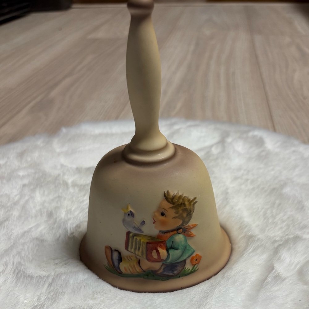 1978 Goebel Hummel Annual Bell First Edition "Let's Sing" HUM 700 Porcelain